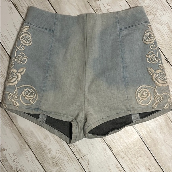 Kimichi Blue Embroidered Denim Women Shorts 4 - Picture 1 of 6